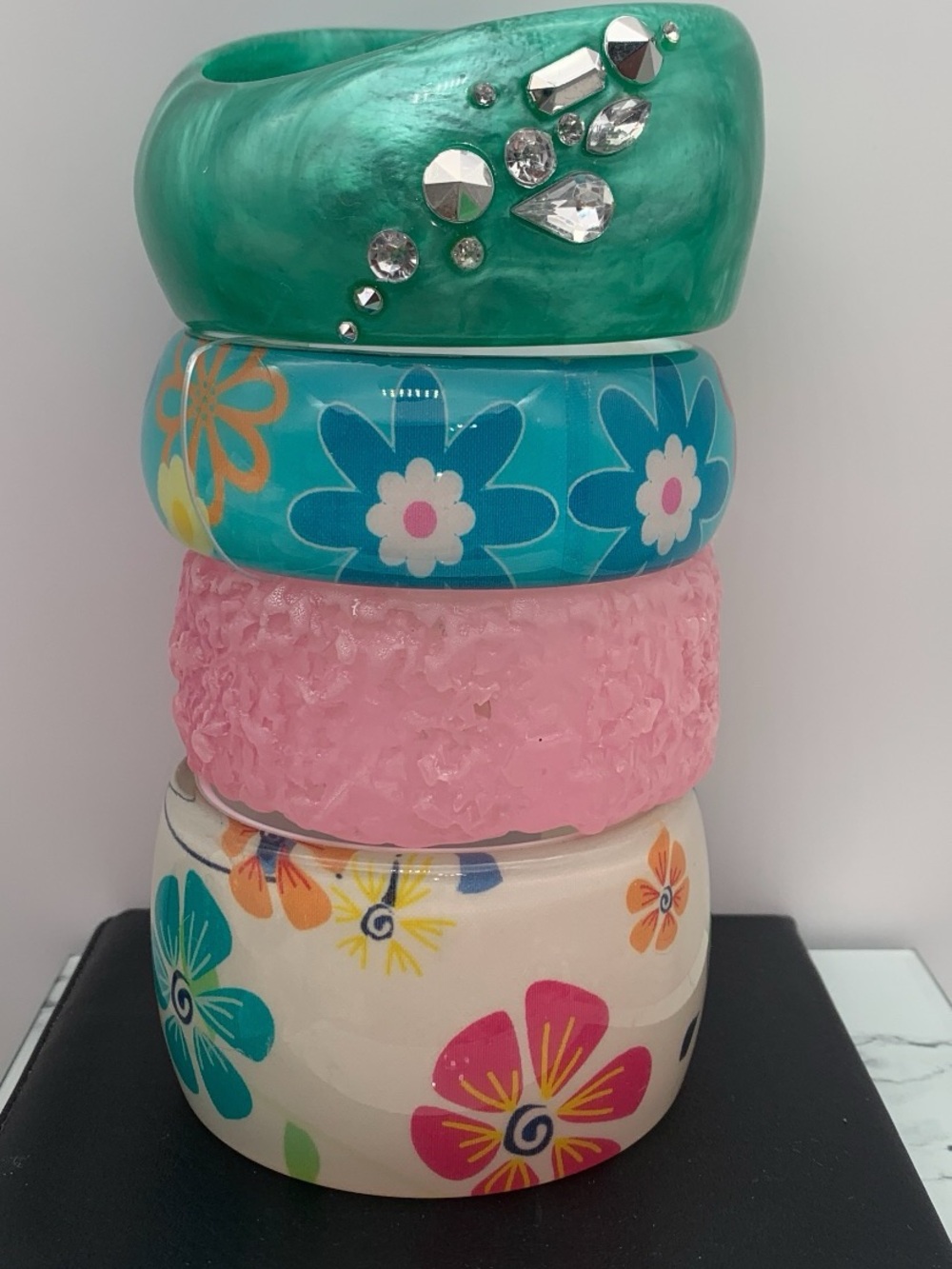 NWT lot of 4 chunky acrylic bangle bracelets